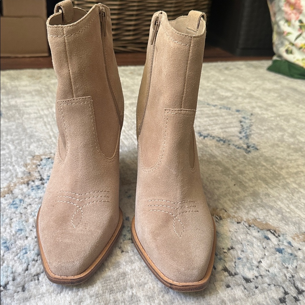 Chinese Laundry Tan Suede Western Style Ankle Boots